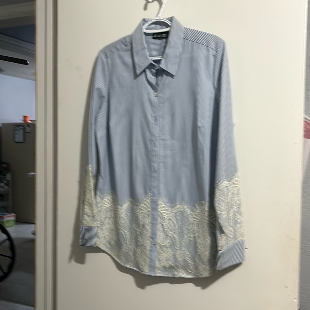 New with out tags New York and company Blue Crisp Cotton Dress Shirt